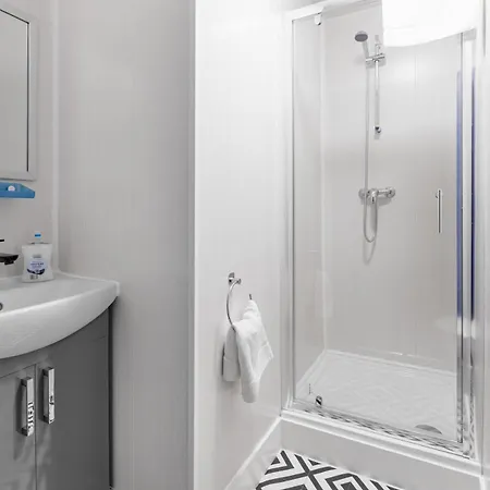 Centre 8 With Kitchenette, Free Wifi And Smart Tv By Yoko דירה *