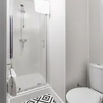 Centre 8 With Kitchenette, Free Wifi And Smart Tv By Yoko Apartment